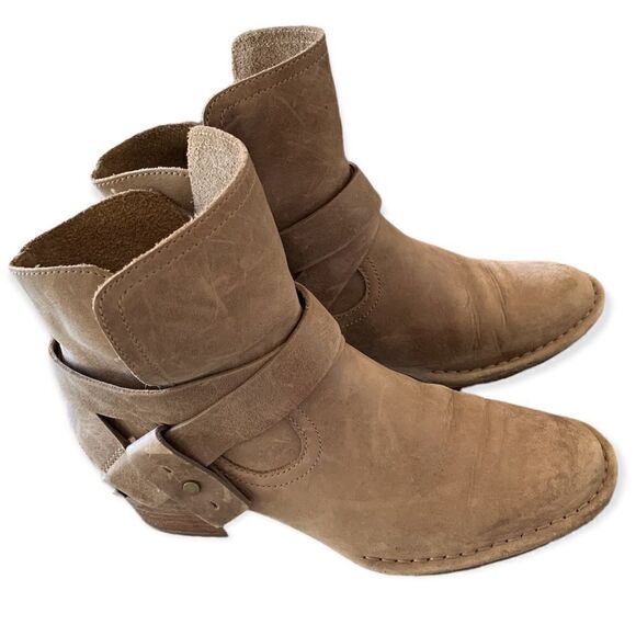 UGG women’s Elysian brown booties sz 6 - Picture 2 of 6